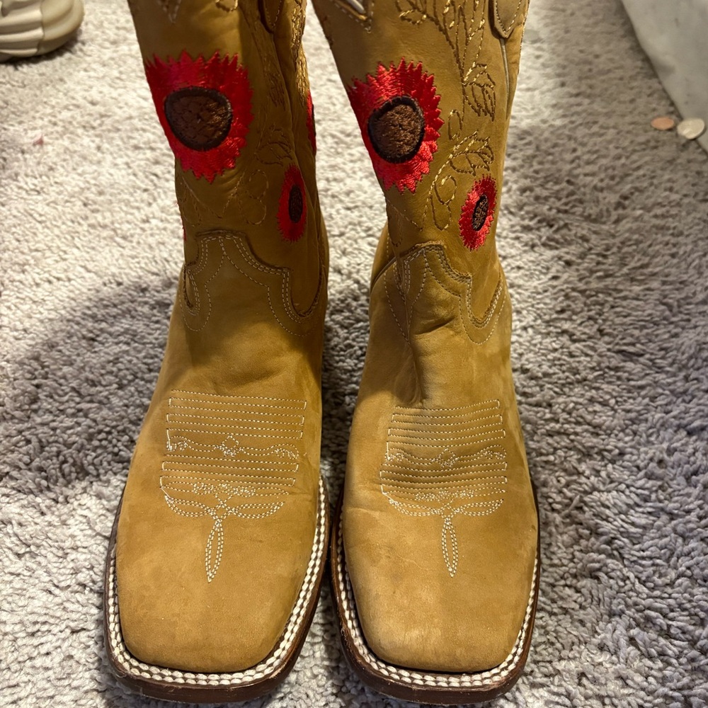 Leather cowgirl boots made in Mexico size 7.5
